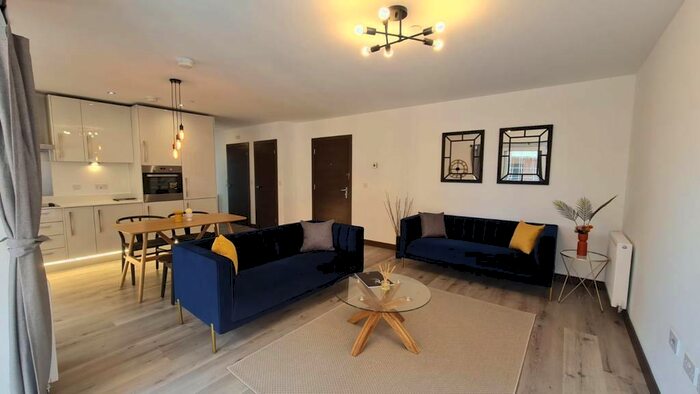 2 Bedroom Flat To Rent In Victoria Avenue, Southend-On-Sea, Essex, SS2