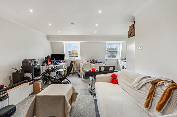 1 Bedroom Flat To Rent In Battersea High Street, Battersea, SW11