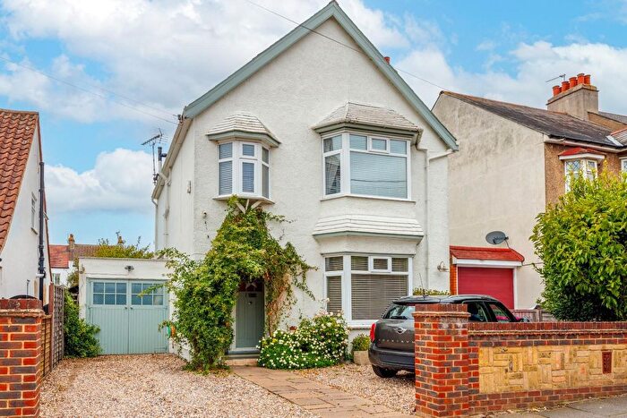 4 Bedroom Detached House For Sale In Westleigh Avenue, Leigh-On-Sea, SS9