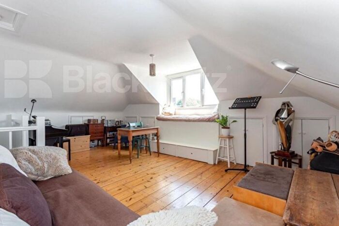 3 Bedroom Flat To Rent In Brecknock Road, Tufnell Park, N19
