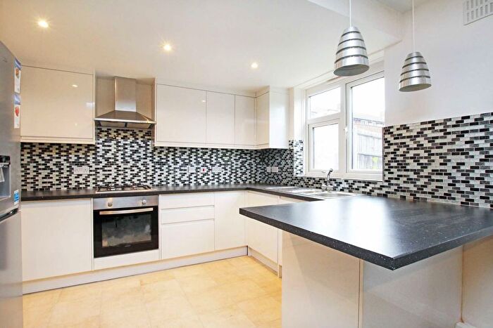 2 Bedroom Flat To Rent In Ullathorne Road, Streatham, SW16
