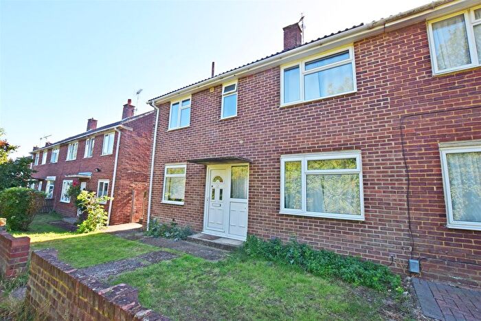 3 Bedroom Semi-detached House For Sale In Preston Way, Gillingham, ME8