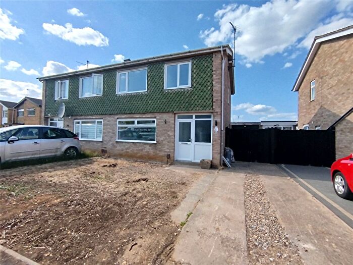 3 Bedroom Semi Detached House To Rent In Fawsley Garth, Peterborough, Cambridgeshire, PE3