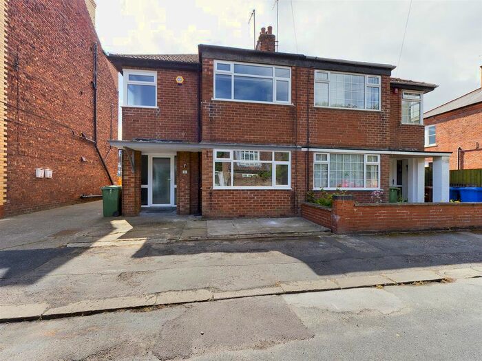 3 Bedroom Semi-Detached House To Rent In Park Avenue, Bridlington, YO15