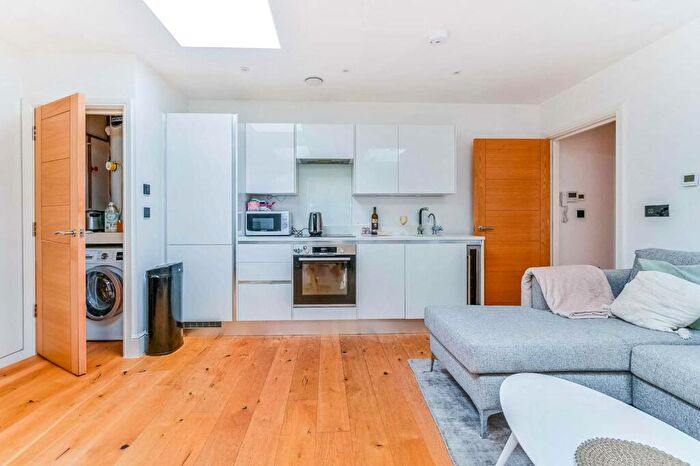 2 Bedroom Flat To Rent In Parkhurst Road, Holloway, London, N7
