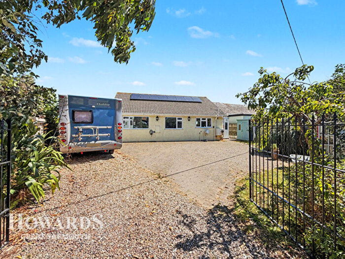 3 Bedroom Detached Bungalow For Sale In The Promenade, Scratby, NR29