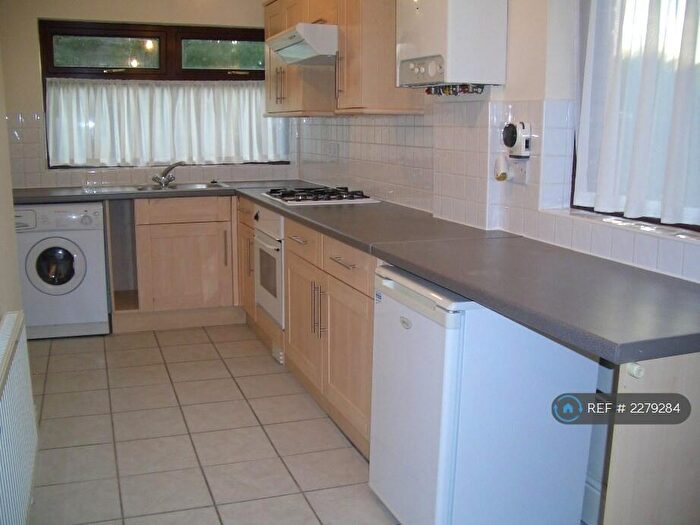 4 Bedroom Semi-Detached House To Rent In Victoria Road, Manchester, M14