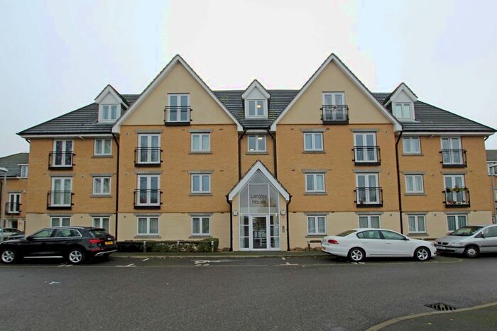 3 Bedroom Property To Rent In Beavers Lane, Hounslow, TW4