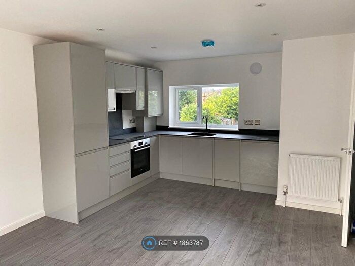 2 Bedroom Maisonette To Rent In Newmarket Road, Cambridge, CB5