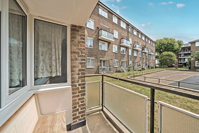 3 Bedroom Flat For Sale In Caldwell Street, Oval, London, SW9