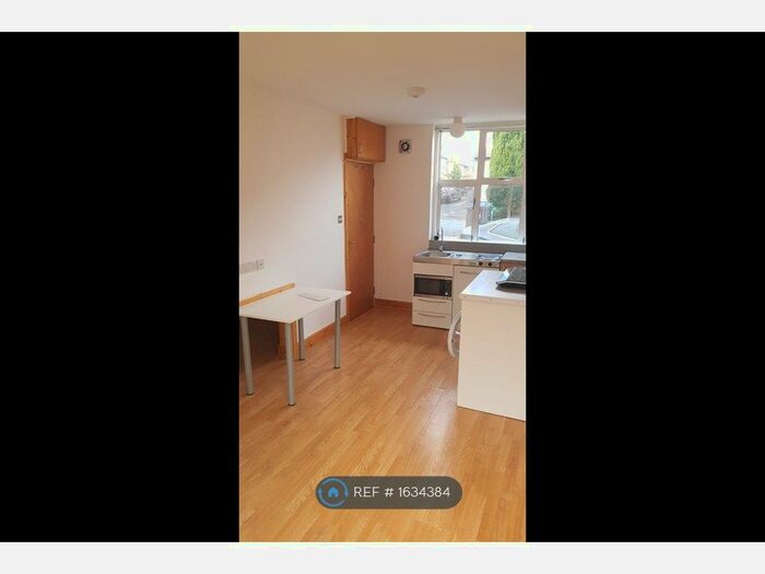 Studio To Rent In Almond Avenue, London, W5
