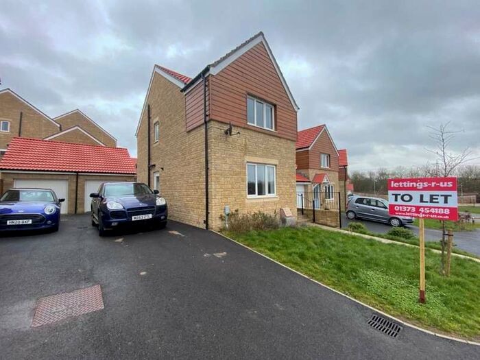 3 Bedroom Detached House To Rent In Lichen Road, Frome, Somerset, BA11