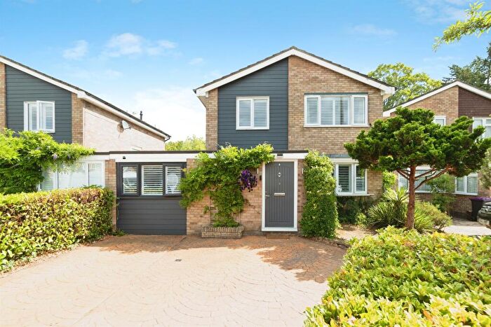 4 Bedroom Link Detached House For Sale In Grange Close, Hertford, SG14