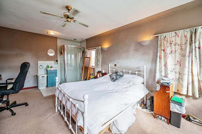 5 Bedroom Detached House For Sale In Manor Way, Hayling Island, Hampshire, PO11