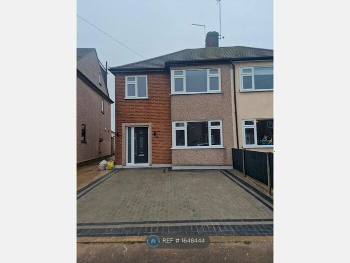 3 Bedroom Semi-Detached House To Rent In Prospect Avenue, Stanford-Le-Hope, SS17