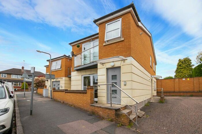 1 Bedroom Flat To Rent In Westbury Road, Buckhurst Hill, IG9