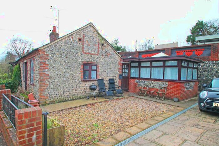 2 Bedroom Bungalow For Sale In Butts Cottages, London Road, Albourne, BN6