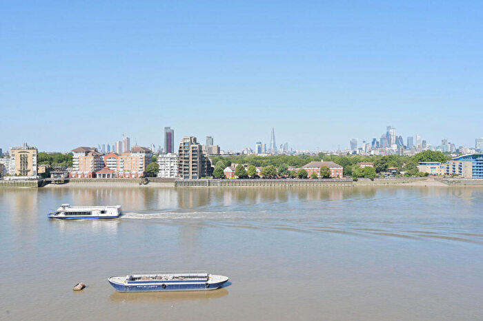 2 Bedroom Flat For Sale In Ocean Wharf, Westferry Road, Isle Of Dogs, London, E14