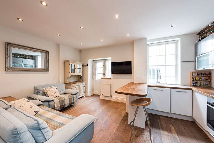 2 Bedroom Flat To Rent In St Georges Drive, Pimlico, London, SW1V