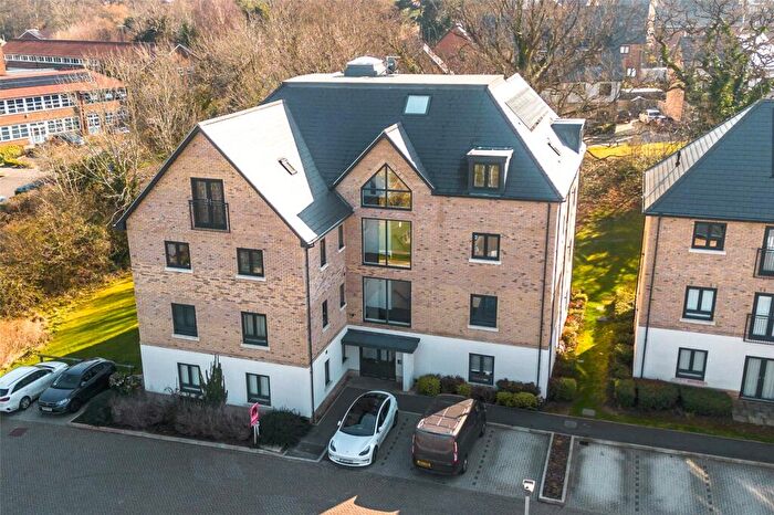 2 Bedroom Apartment For Sale In Johnstone Close, Bracknell, Berkshire, RG12