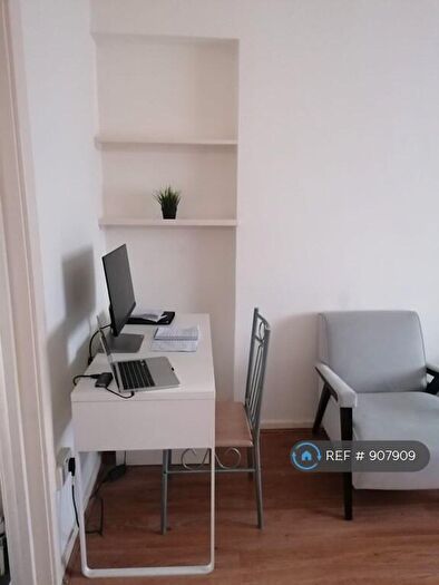 1 Bedroom Flat To Rent In Stratford, London, E15