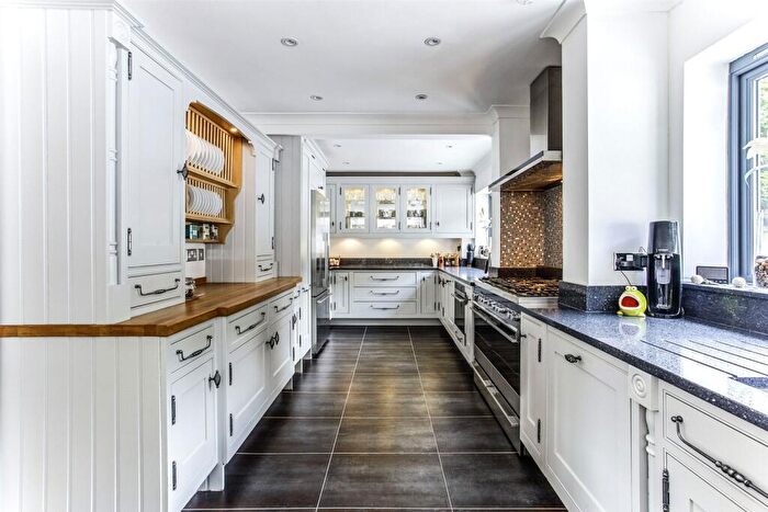 5 Bedroom Detached House For Sale In Harmer Green Lane, Welwyn, Hertfordshire, AL6