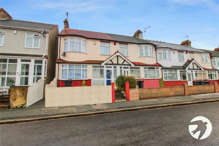 3 Bedroom End Of Terrace House To Rent In Woodfield Avenue, Gravesend, Kent, DA11