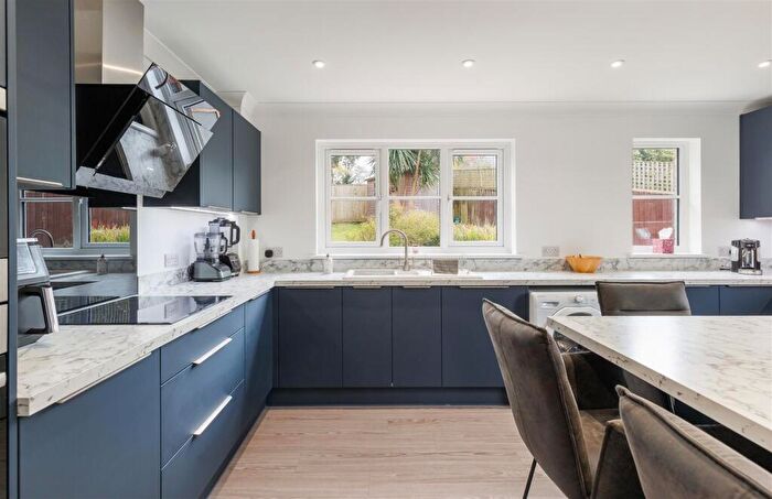 4 Bedroom Detached House For Sale In Extremely Well Presented Family Home - Mallard Point, Northwood, Cowes, PO31