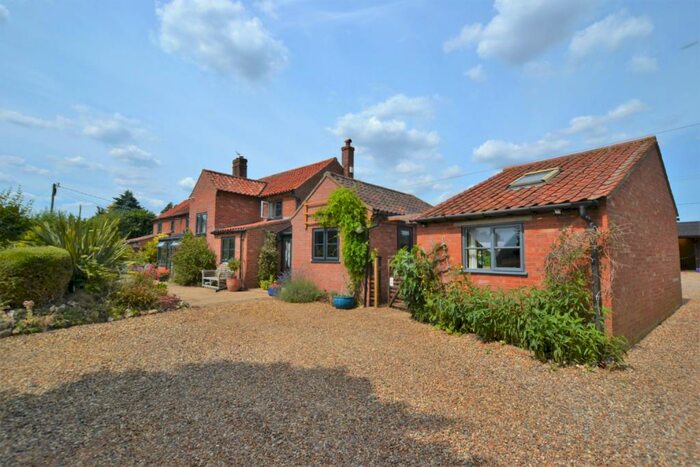 4 Bedroom Detached House For Sale In Low Road, North Tuddenham, NR20