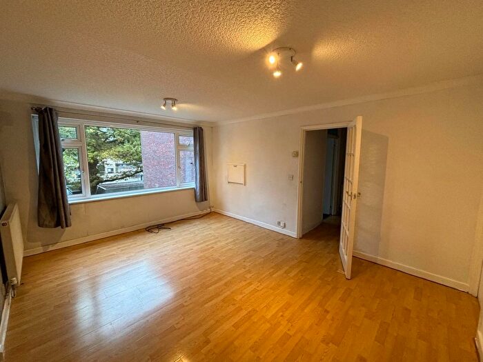 2 Bedroom Flat To Rent In Station Road, Redhill, RH1