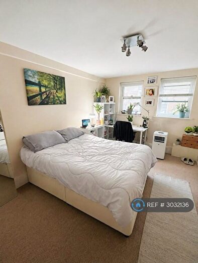 2 Bedroom Flat To Rent In Roman Road, London, E3