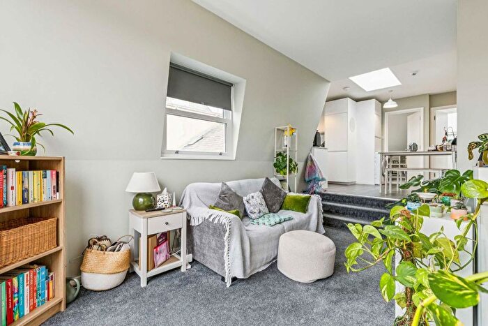 1 Bedroom Flat To Rent In Southcroft Road, Tooting, SW17