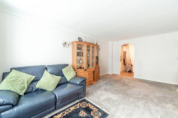 1 Bedroom Flat For Sale In Oakdene Close, Harrow, Pinner, HA5