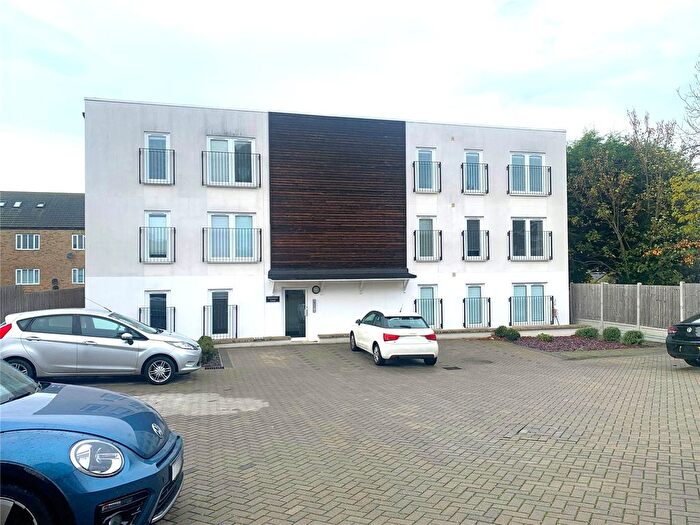 2 Bedroom Flat To Rent In Southend Road, Stanford-Le-Hope, Essex, SS17