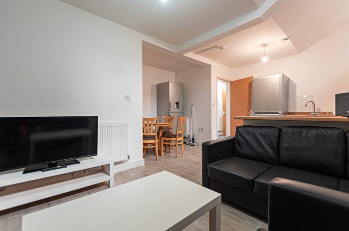 4 Bedroom Flat To Rent In Holland Place, Liverpool, L7