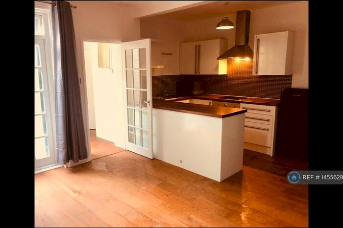 1 Bedroom Flat To Rent In Upper Rock Gardens, Brighton, BN2