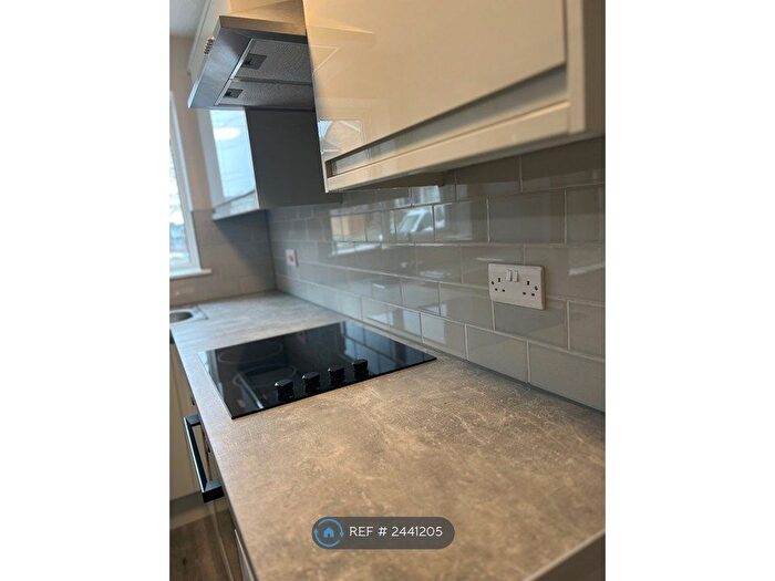 1 Bedroom Flat To Rent In Tennyson Avenue, Stanley, Wakefield, WF3