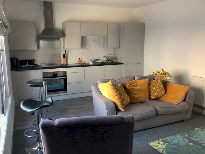 3 Bedroom Flat To Rent In Ebrington Street, Plymouth, Devon, PL4