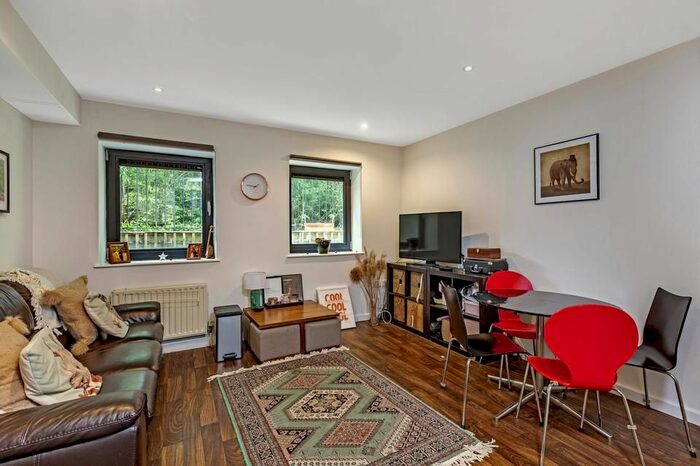 1 Bedroom Flat To Rent In Grove Vale, London SE22