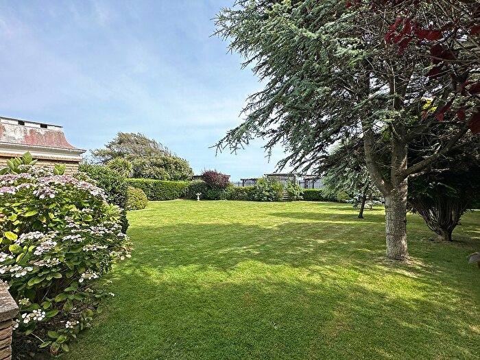 4 Bedroom Detached House For Sale In The Drive, Craigweil Private Estate, Aldwick, West Sussex, PO21