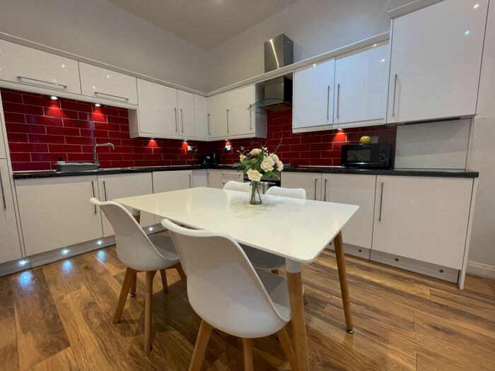 2 Bedroom Apartment To Rent In Pontefract Lane, Leeds, West Yorkshire, LS9