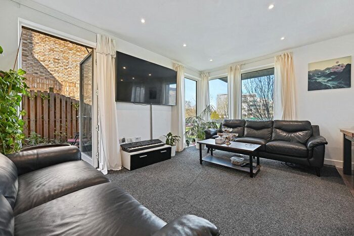 2 Bedroom Flat For Sale In Hilltop Avenue, London, NW10