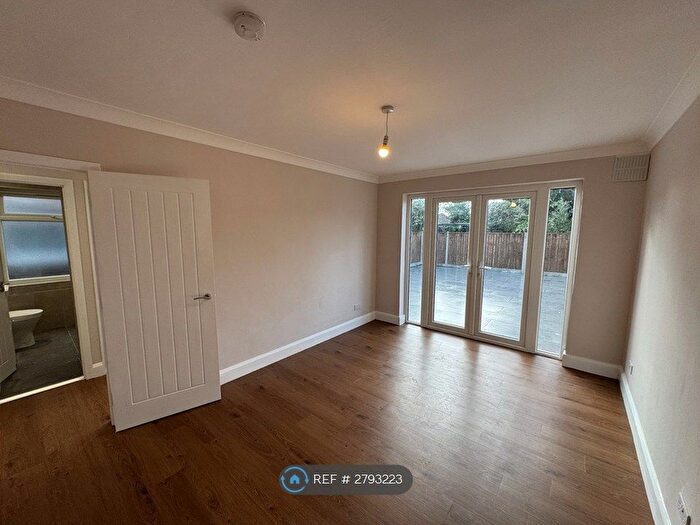 2 Bedroom Maisonette To Rent In Woodside Lane, Bexley, DA5