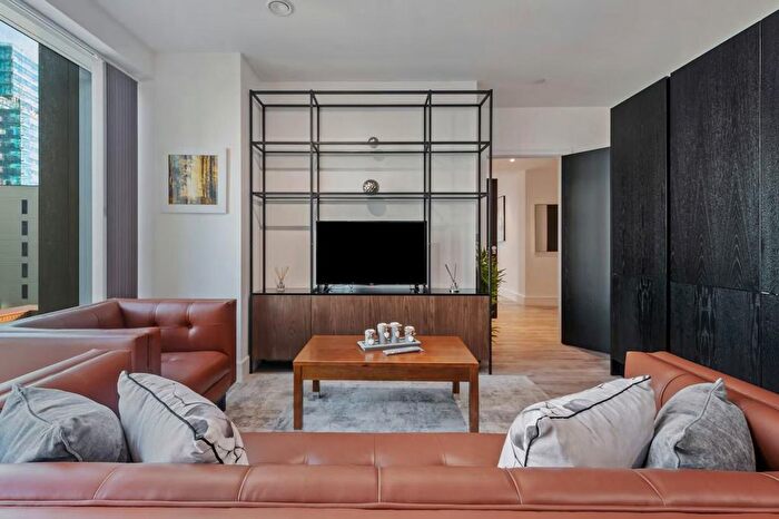 2 Bedroom Flat To Rent In North Acton, W3