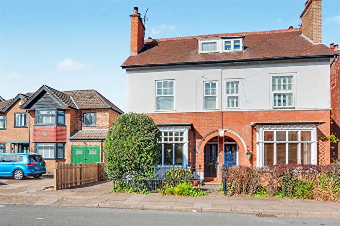 4 Bedroom Semi-Detached House For Sale In Park Street, Beeston, Nottingham, NG9
