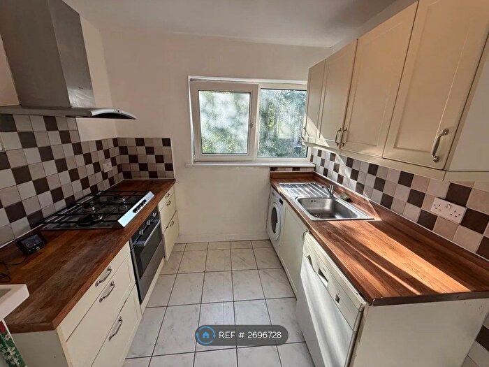 2 Bedroom Maisonette To Rent In Fairfield Drive, Harrow, HA2