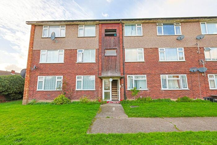 2 Bedroom Apartment For Sale In Abridge Close, Waltham Cross, EN8