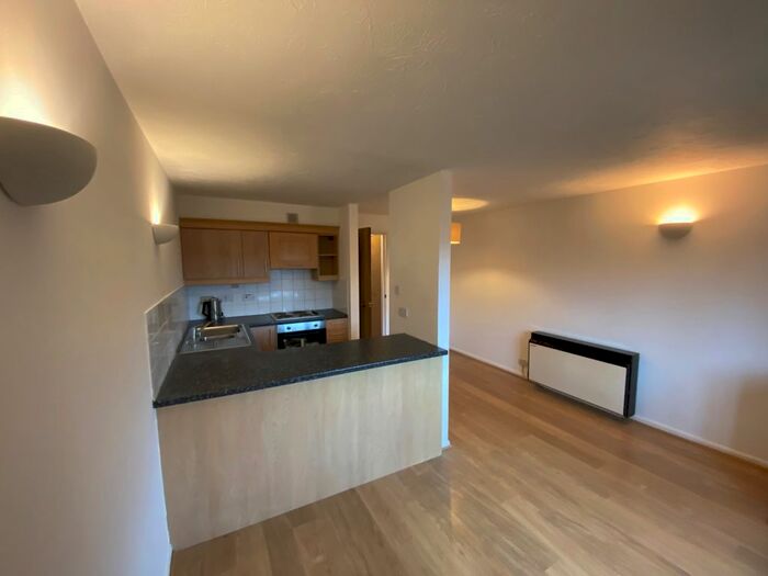 1 Bedroom Flat To Rent In Chasewood Avenue, Enfield, EN2