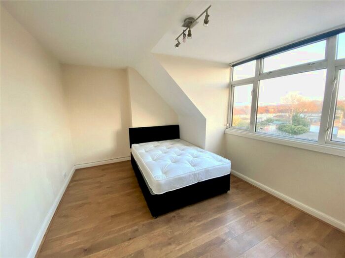 Property To Rent In Stonecot Hill, Sutton, Surrey, SM3