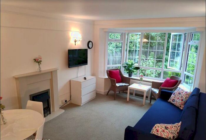 2 Bedroom Detached Bungalow To Rent In Lindal Crescent, Enfield, EN2